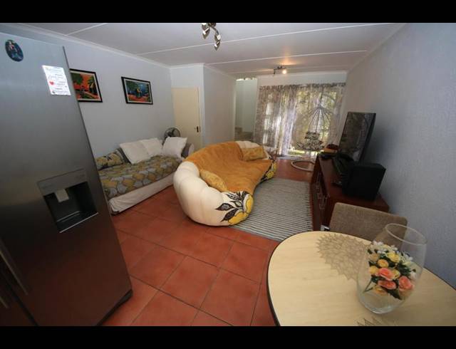 2 BEDROOM PROPERTY TO RENT IN SUNNINGHILL